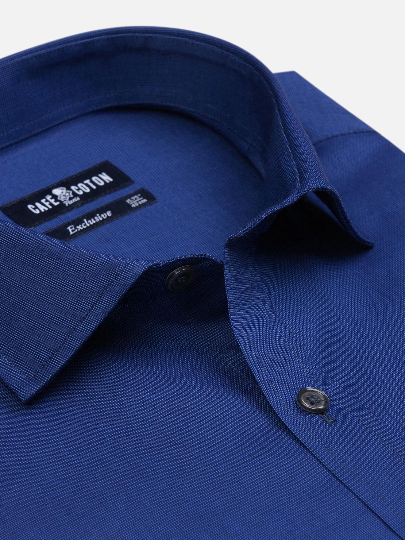 Bob slim-fitted overhemd in marineblauw micro-oxford
