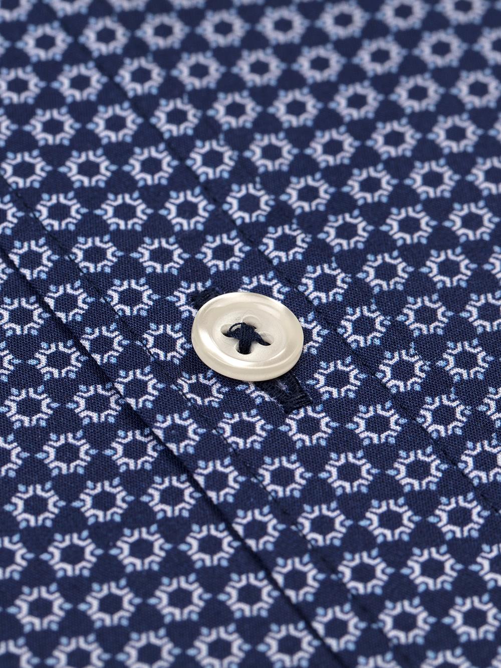 Camisa Alvin estampada azul marino - Cuello con botones