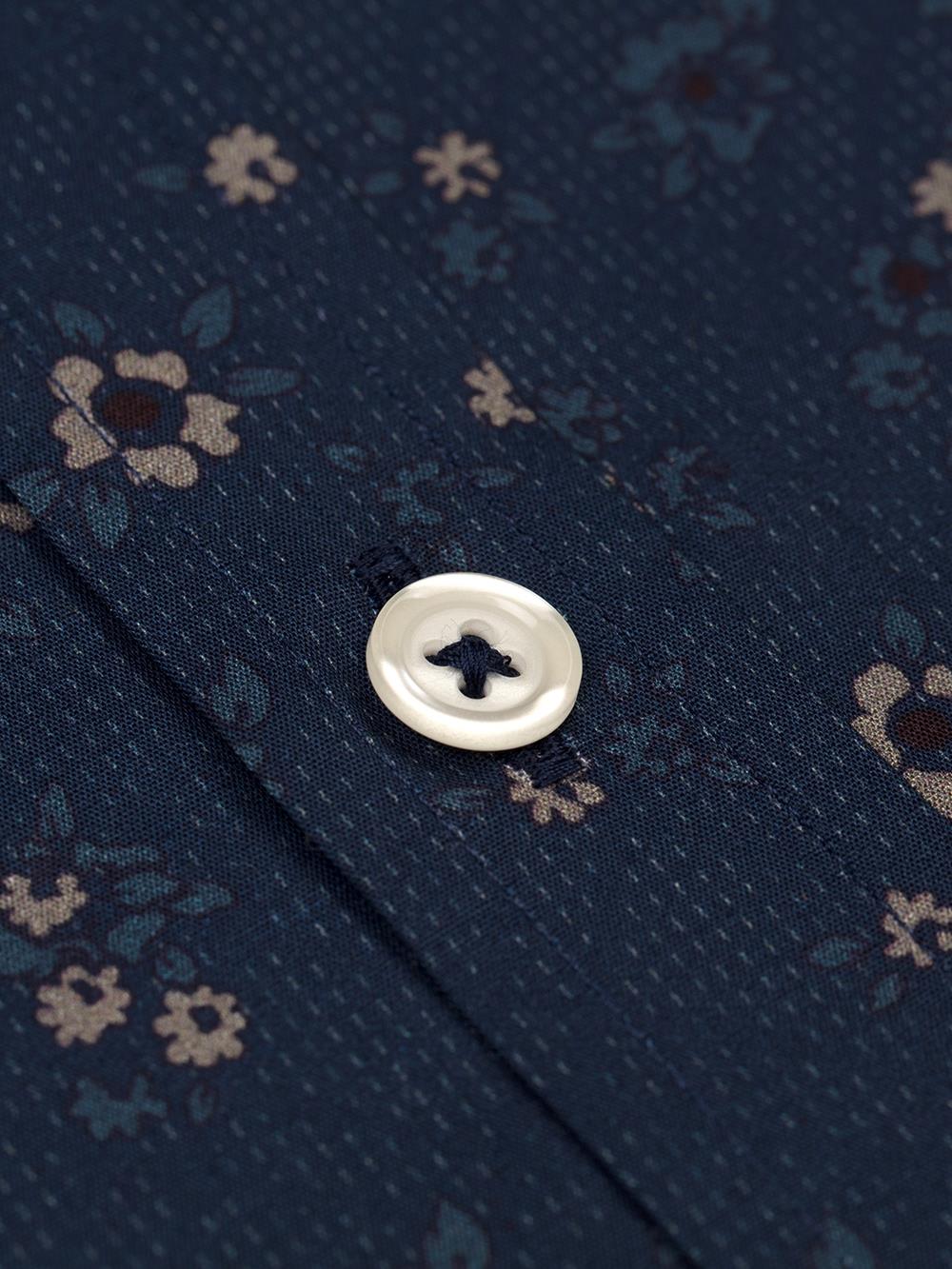 Bretty Shirt - Buttoned collar