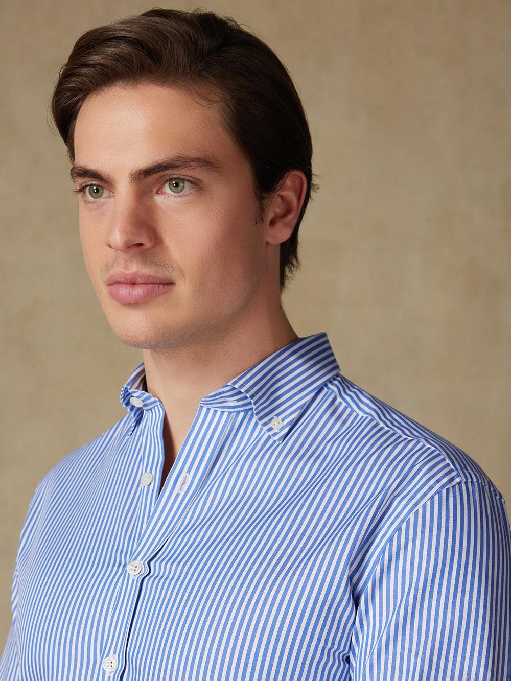 Taillierthemd Colin mit blauen Streifen - Button down kragen