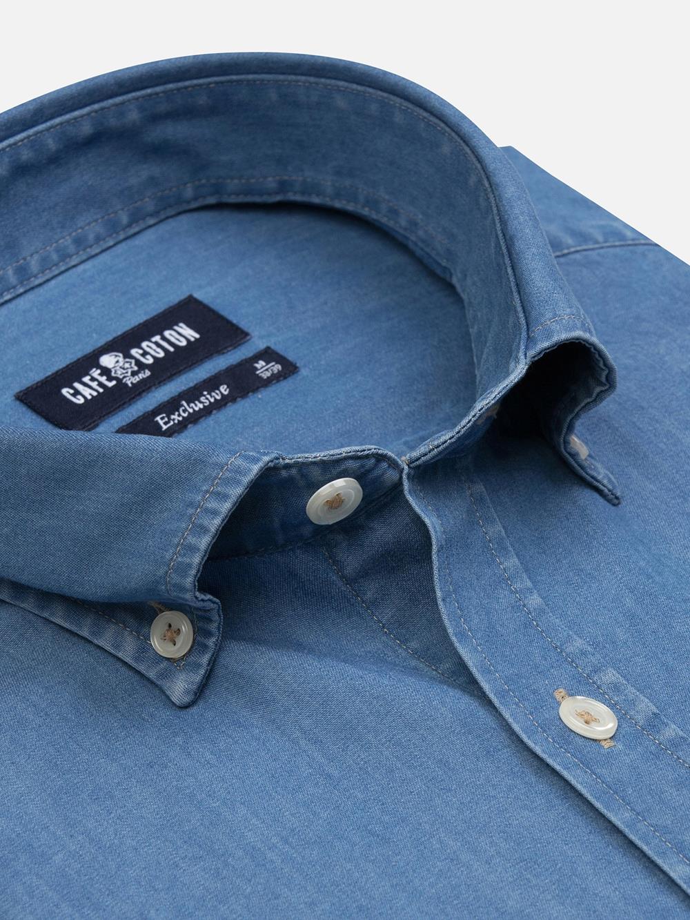 Chemise cintrée en denim ciel- Col Boutonné