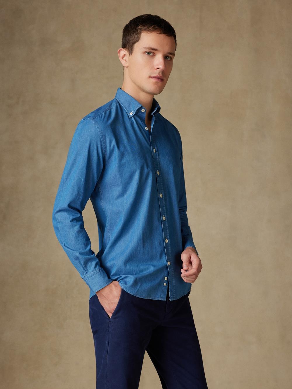 Tailliertes Tailliertes Hemd aus Denim himmelblau - Buttondown Kragen