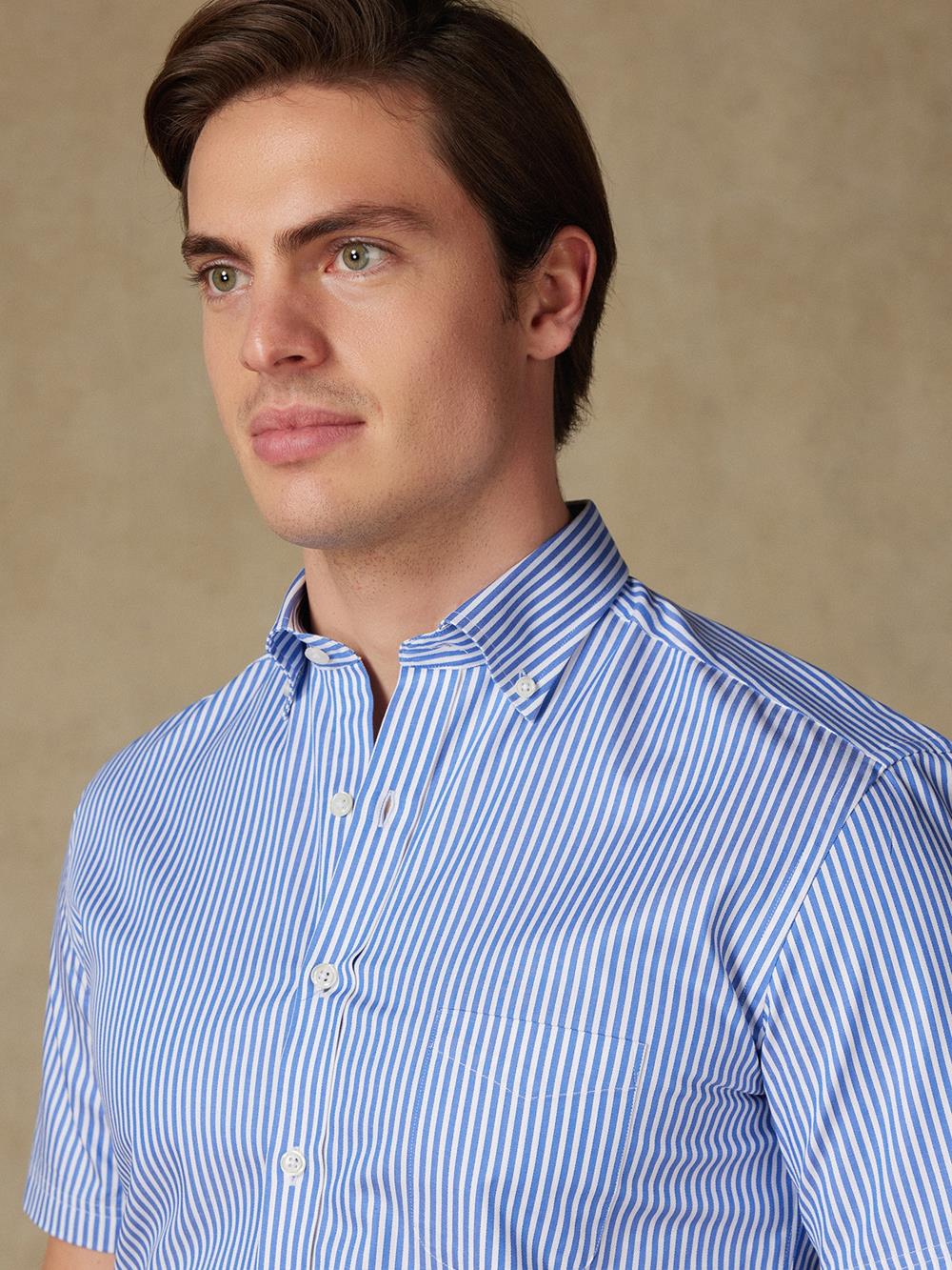 Kurzarmhemd Colin mit blauen Streifen - Button down kragen