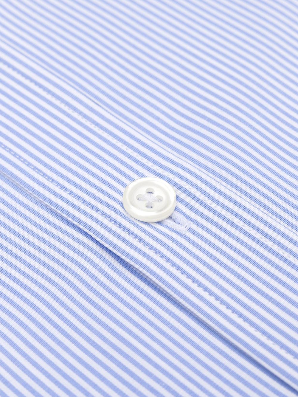 Menthon-Kurzarmhemd  mit himmelblauen Streifen - Buttondown Kragen