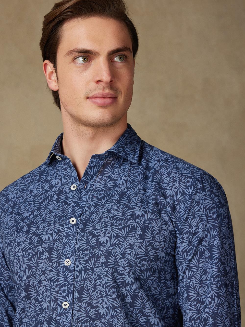 Camicia slim fit slim fit Spike in lino navy con stampa floreale 