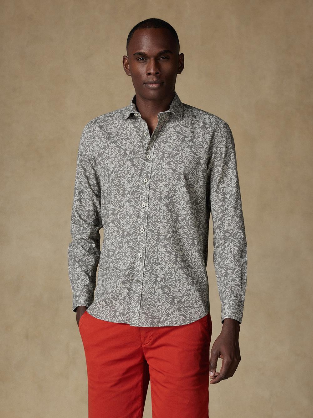 Camisa slim fit Spike de lino caqui con estampado floral 