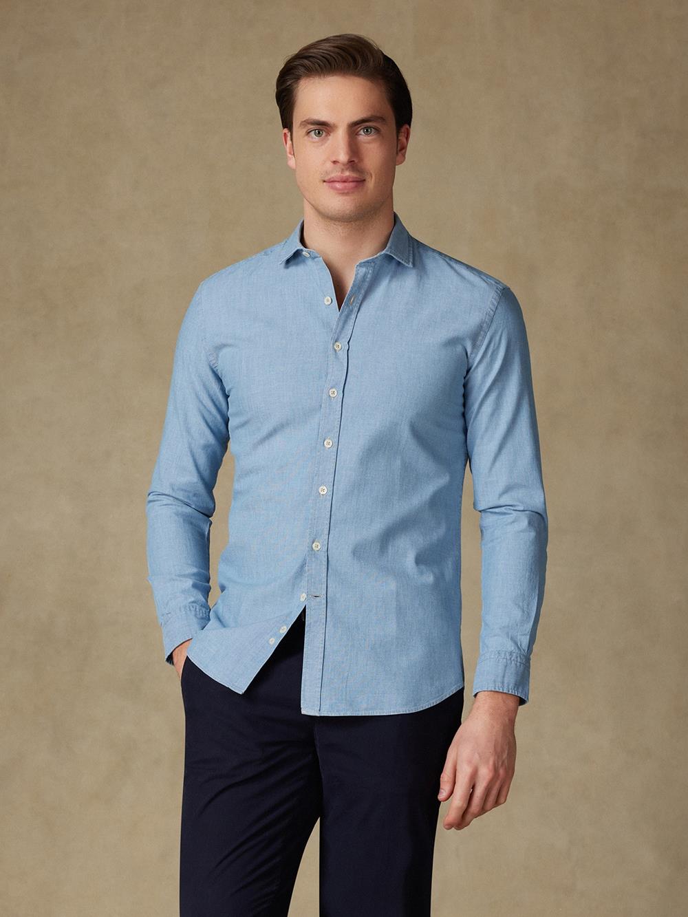 Camisa entallada de chambray cielo