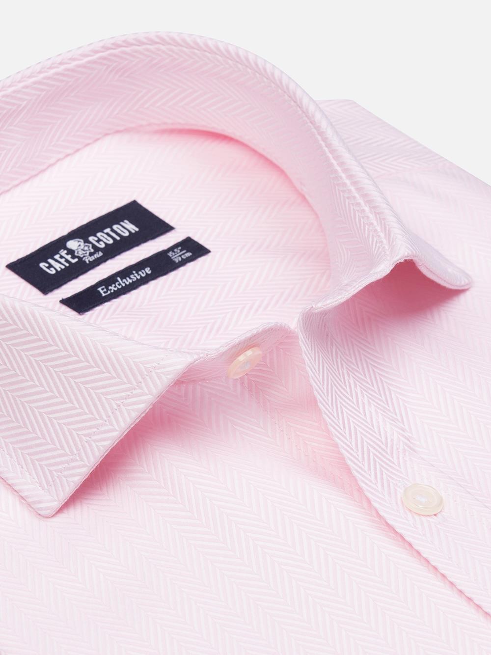 Tailliertes Hemd mit rosafarbenem Fischgrätenmuster 