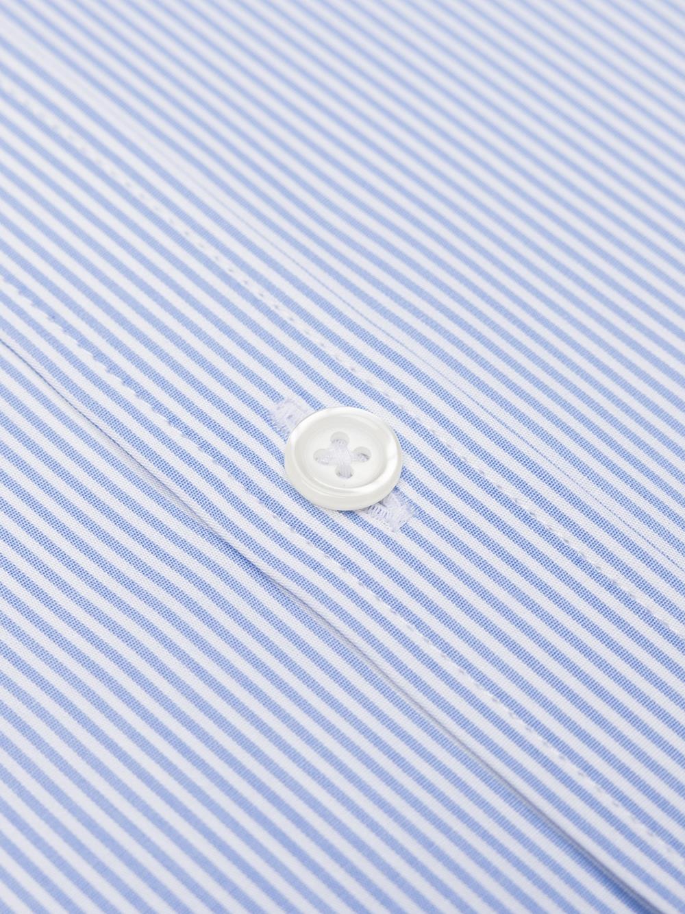 Menthon-Tailliertes Hemd mit himmelblauen Streifen