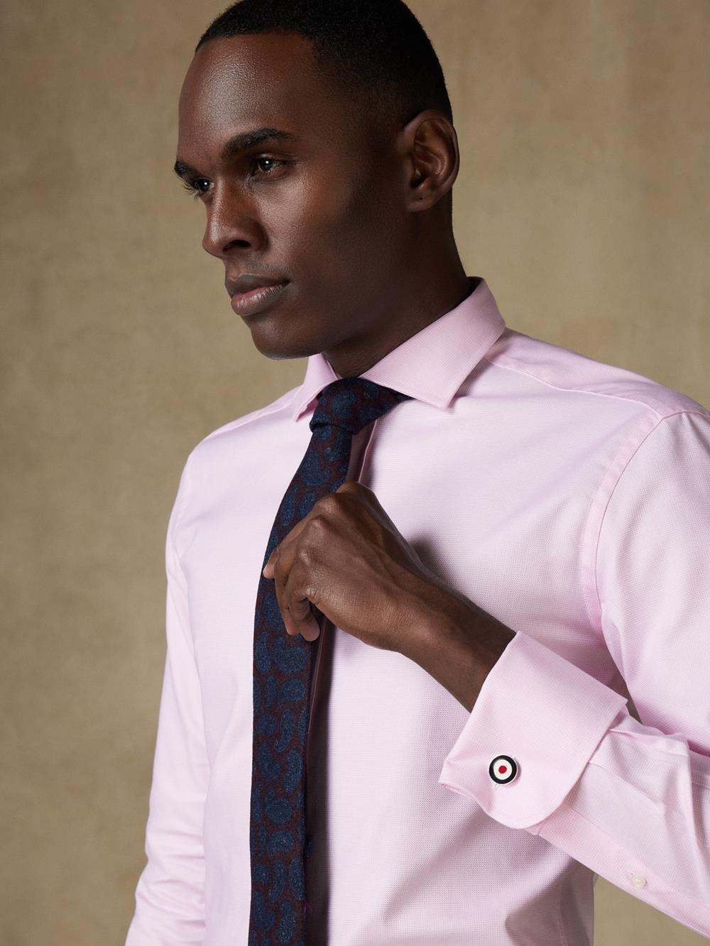 Tailliertes Hemd aus rosa Zopfmuster - Doppelmanschetten