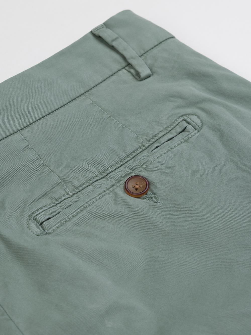 Jim Bermuda in celadon cotton