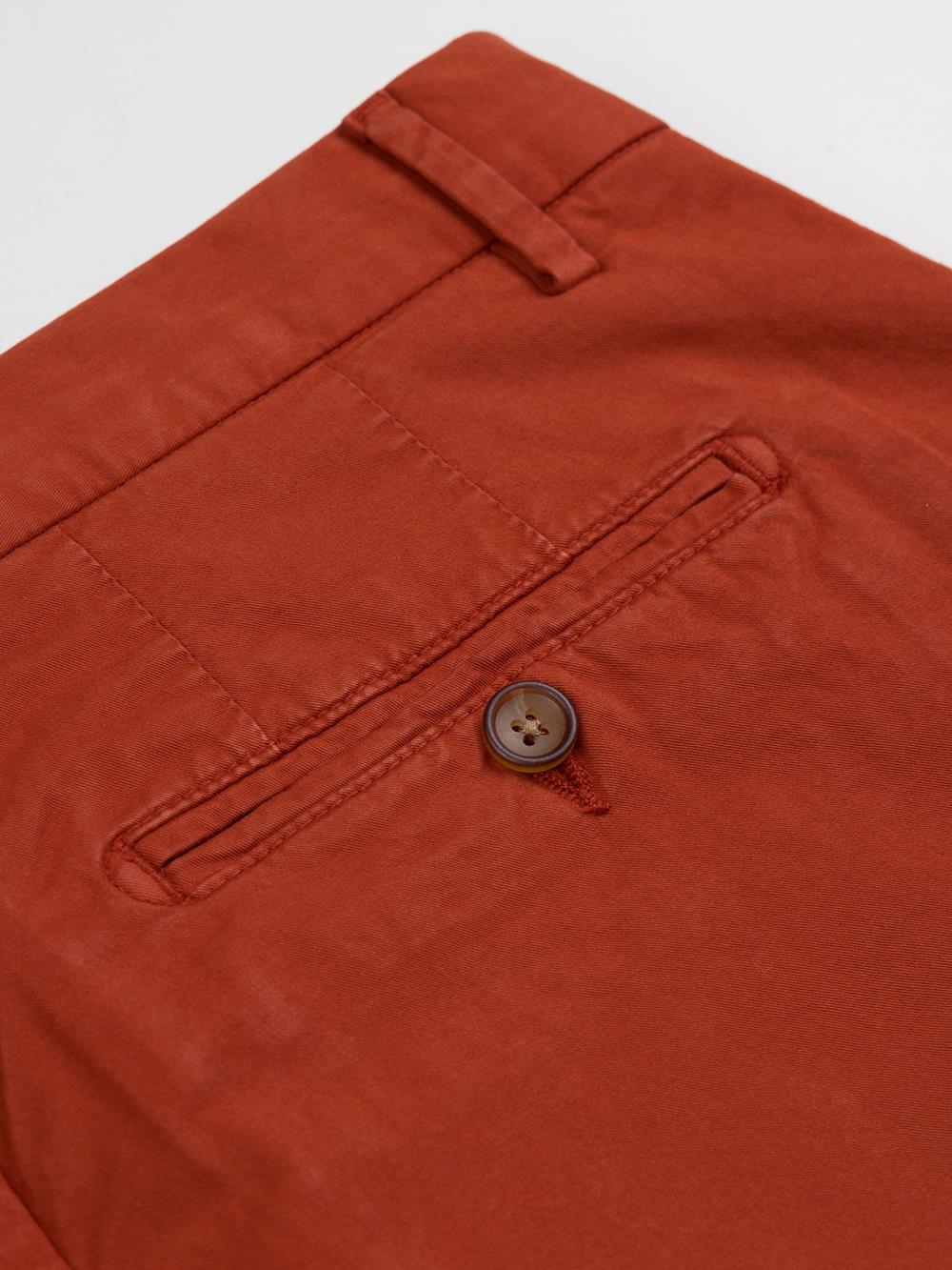 Jim Bermuda in rust cotton