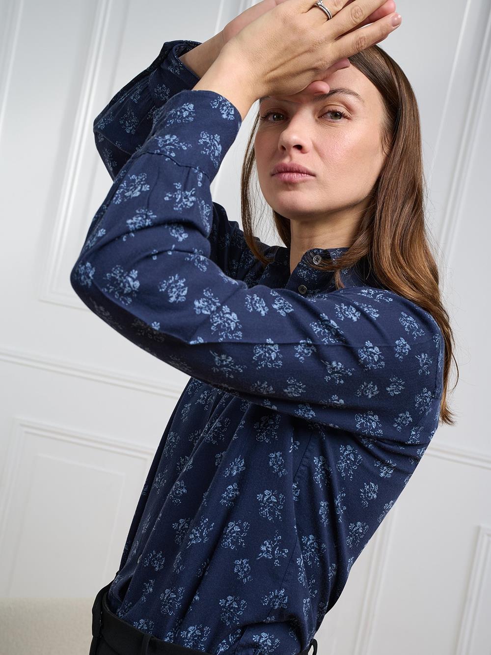 Camicia Albane in flanella blu navy con stampa floreale