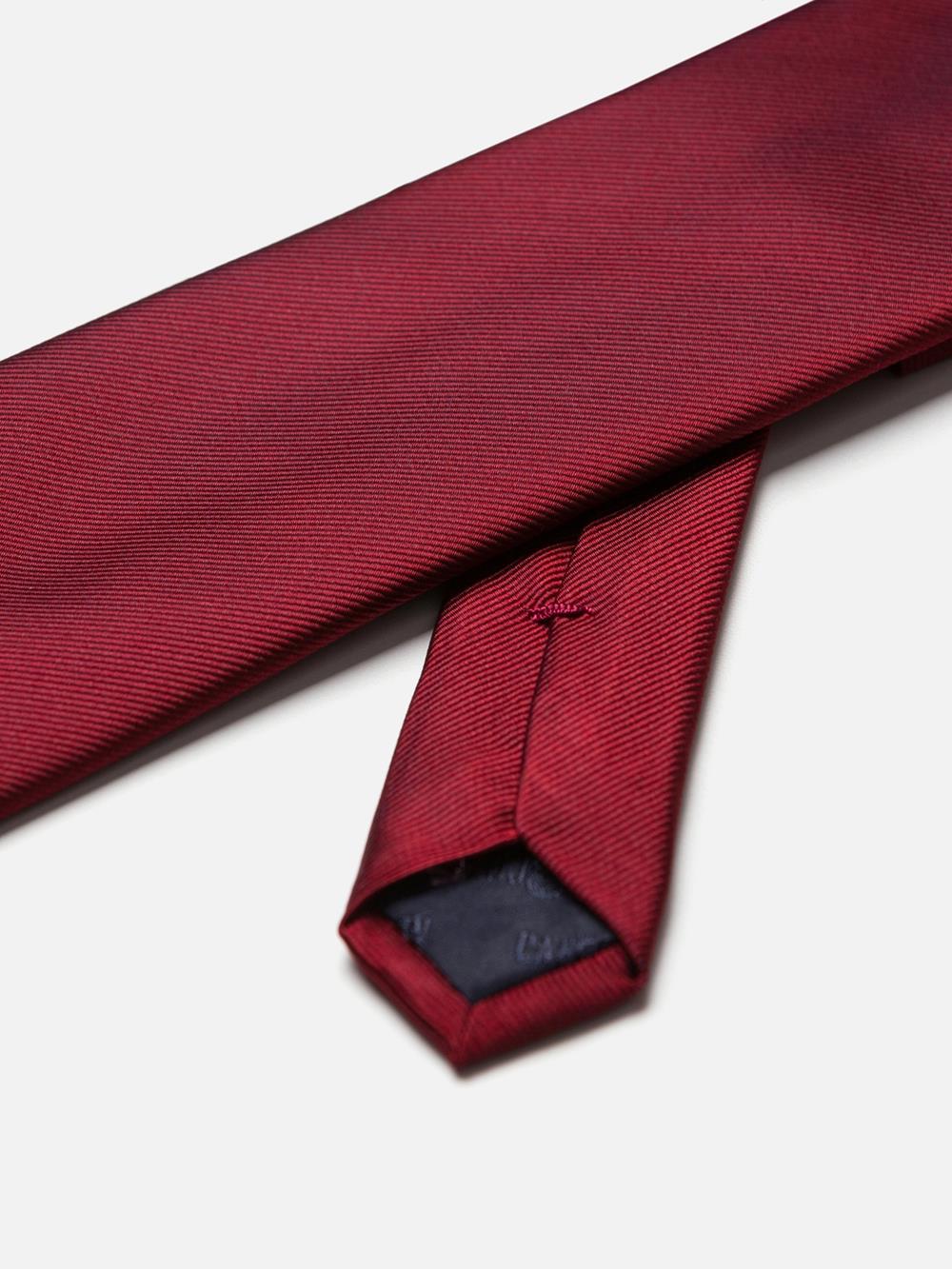 Cravate en soie sergée rouge