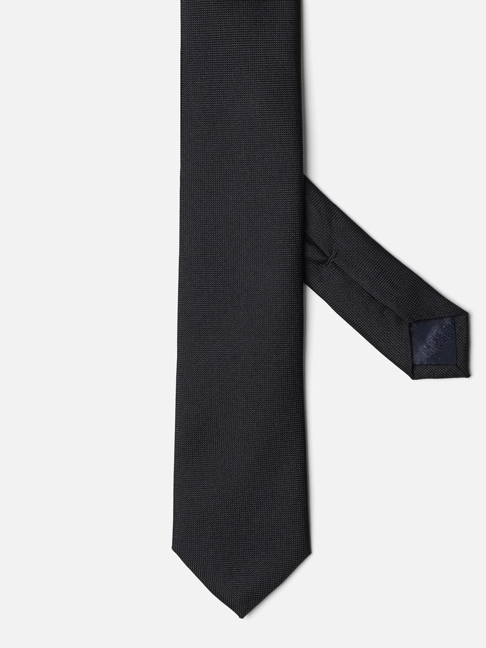 Cravate slim en micro natté de soie noire