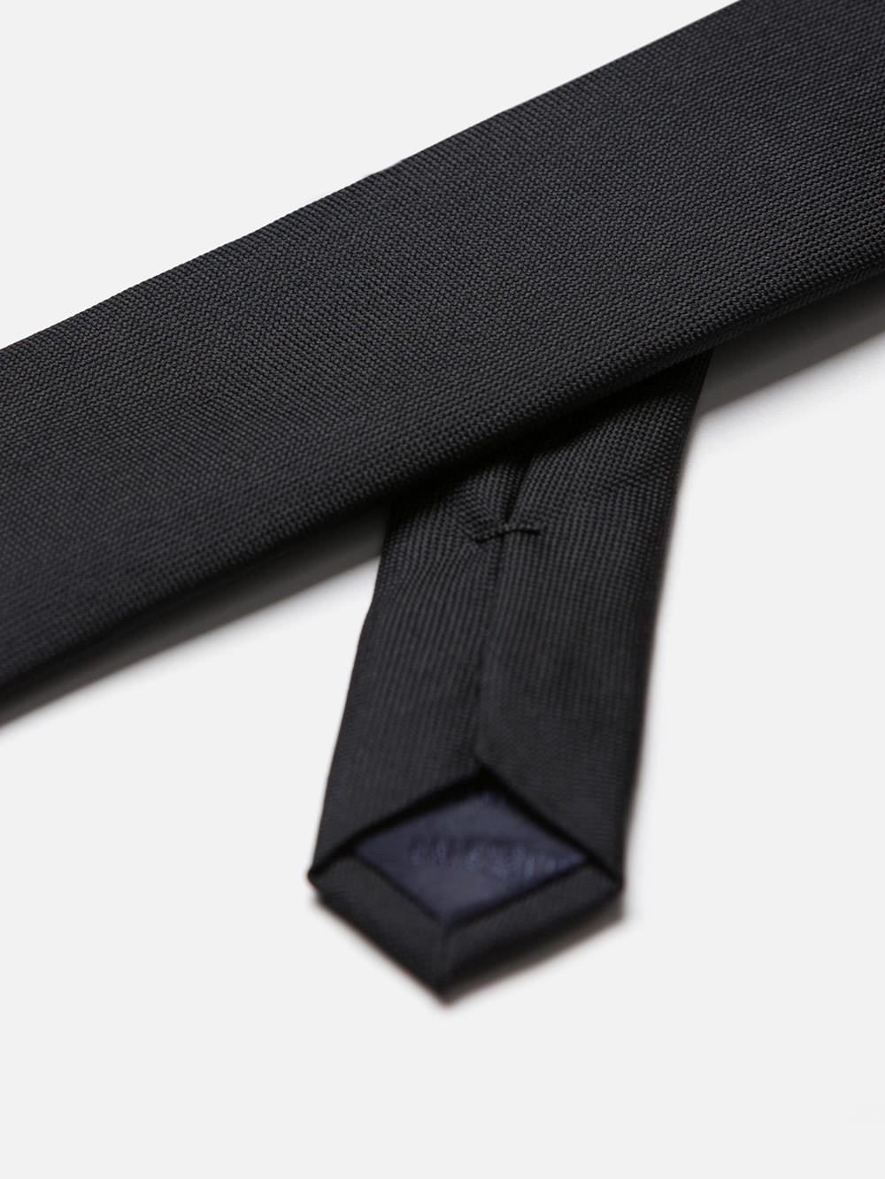 Slim tie in black silk micro braid
