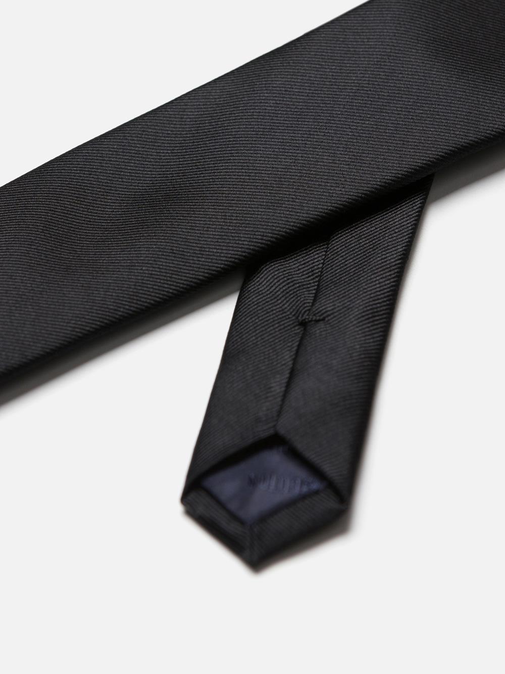 Cravate slim en soie sergée noire 