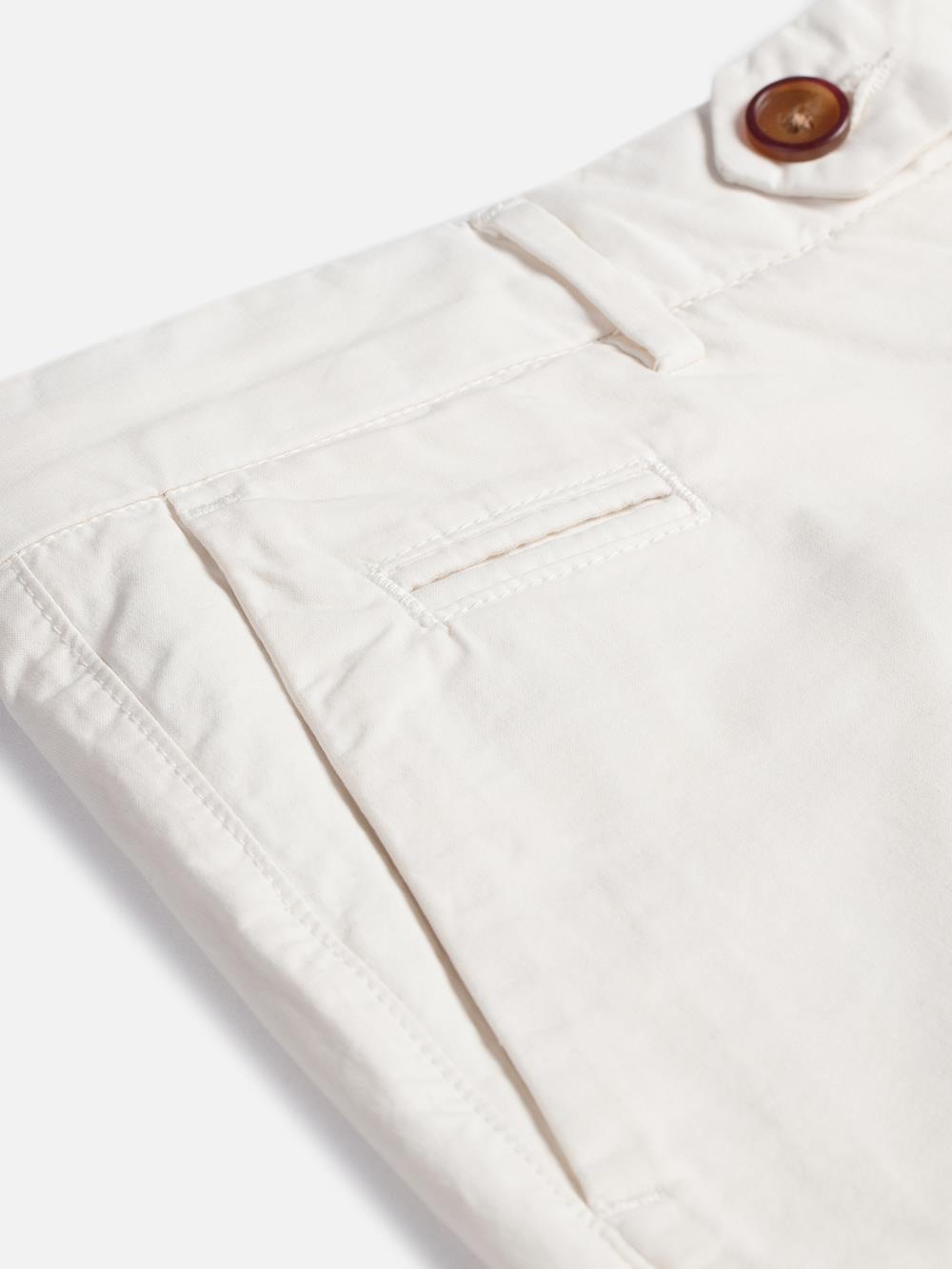 Pantalones de chino blanco roto