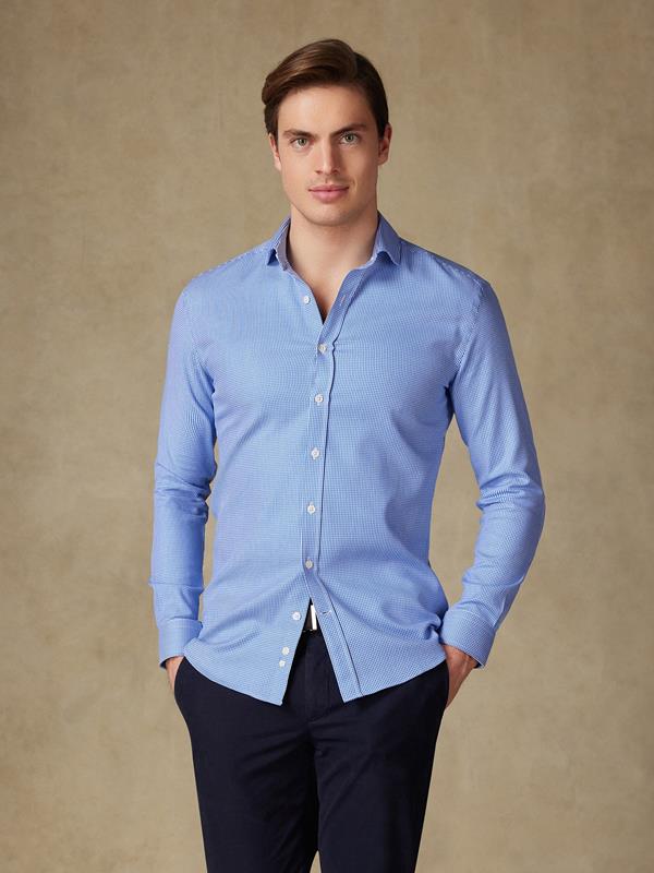 Blaues texturiertes Creed-Taillierthemd