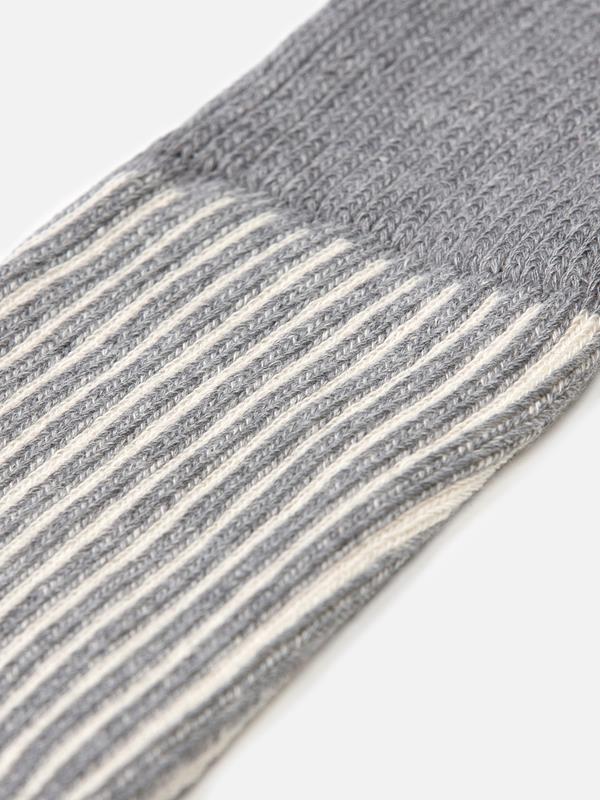 Berty sokken met grijze gestructureerde strepen