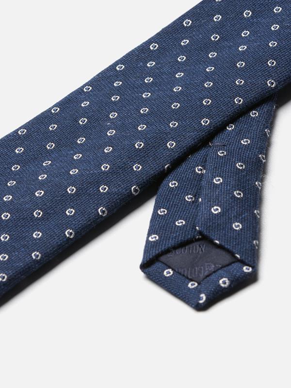 Cravate en soie marine à motif géométrique 