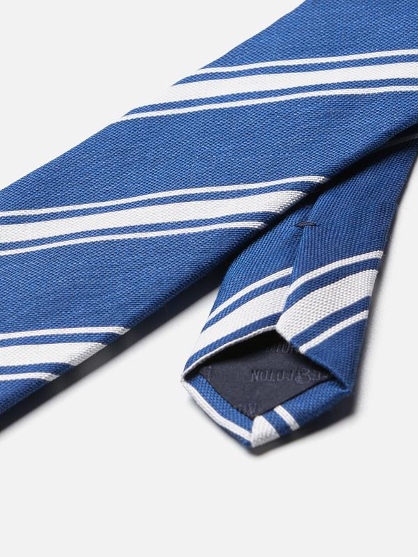Cravate en soie bleue à rayures blanches 