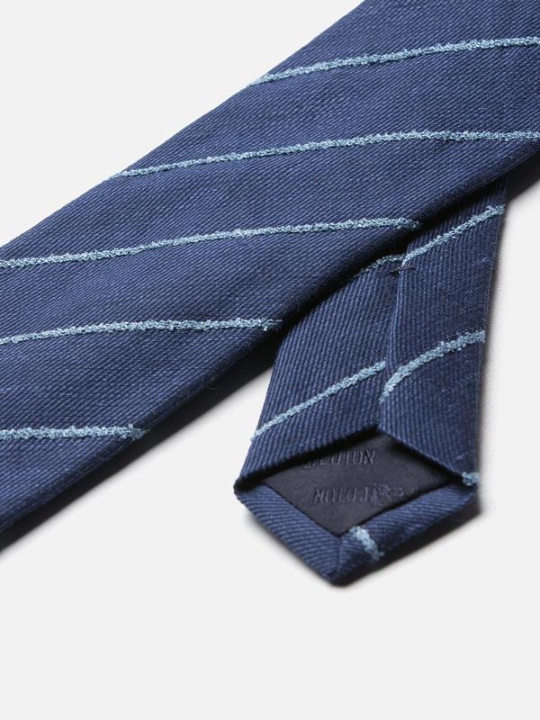 Cravate en soie à rayures bleues 
