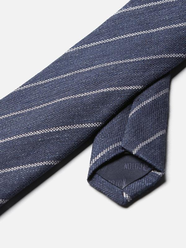 Cravate en soie à rayures contrastées 