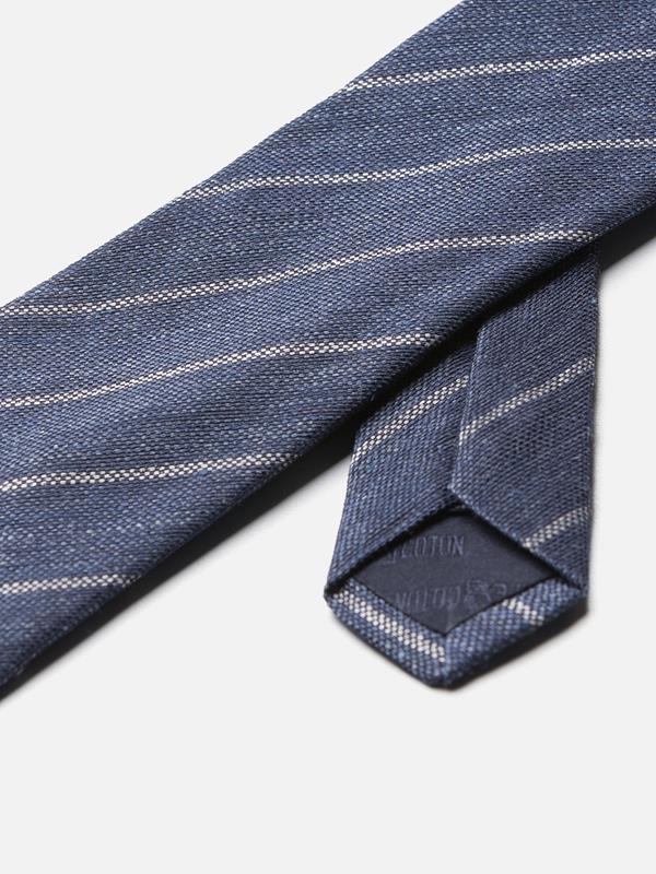 Cravate en soie texturée à rayures 