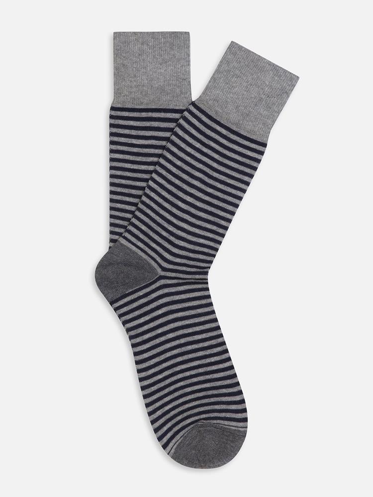 Chaussettes en coton grises à rayures