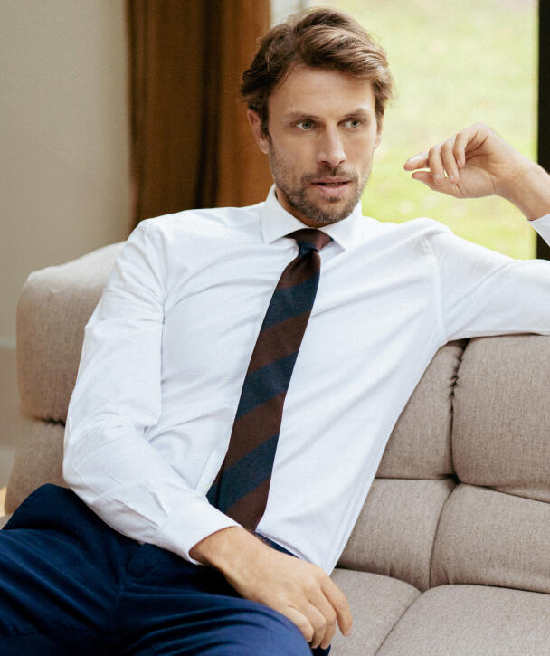 Das weiße Oxford-Hemd: Ein umfassender Styleguide