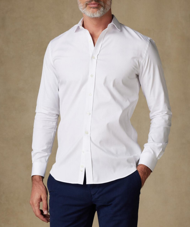 La quintessence de la chemise blanche Oxford : Un guide de style complet