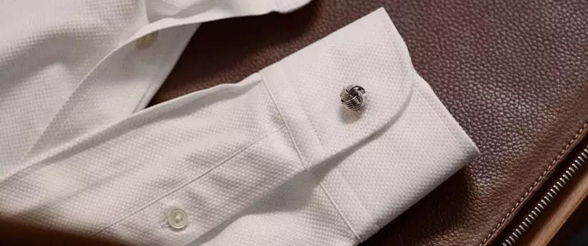 A touch of impertinence to affirm his style. Essential accessory for the modern gentleman, our cufflinks bend to your desires for guaranteed elegance. Let yourself be seduced by our original shapes that will sign your outfits with refinement.