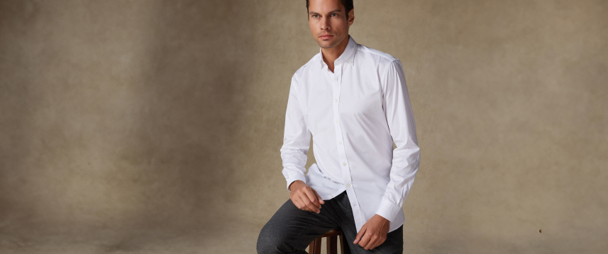 Des chemises au caractère affirmé qui mettent en lumière des textures singulières et des motifs unis. Une élégance décontractée pour des hommes en quête d’innovation.