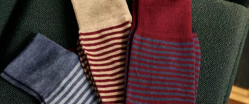 Our collection of socks in cotton or Scottish thread is made by the most prestigious Italian manufacturers. Available in deep and pure colors, they will enhance your outfits with a singular originality.