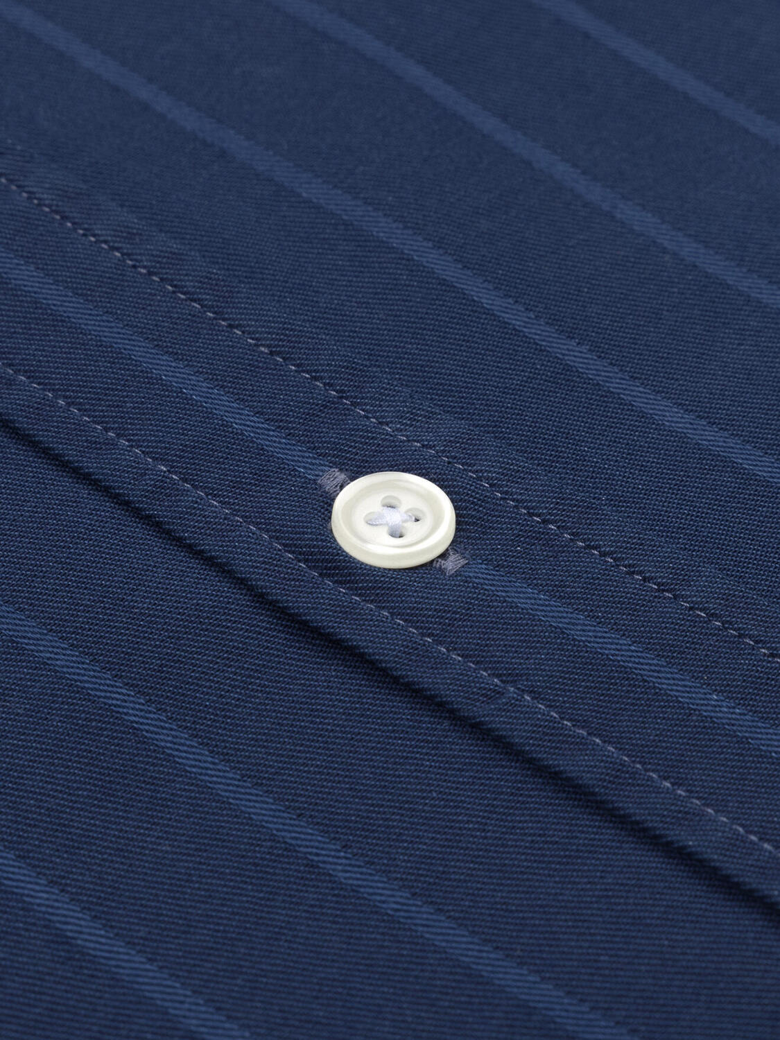 Bred shirt with indigo stripes   - Button down collar