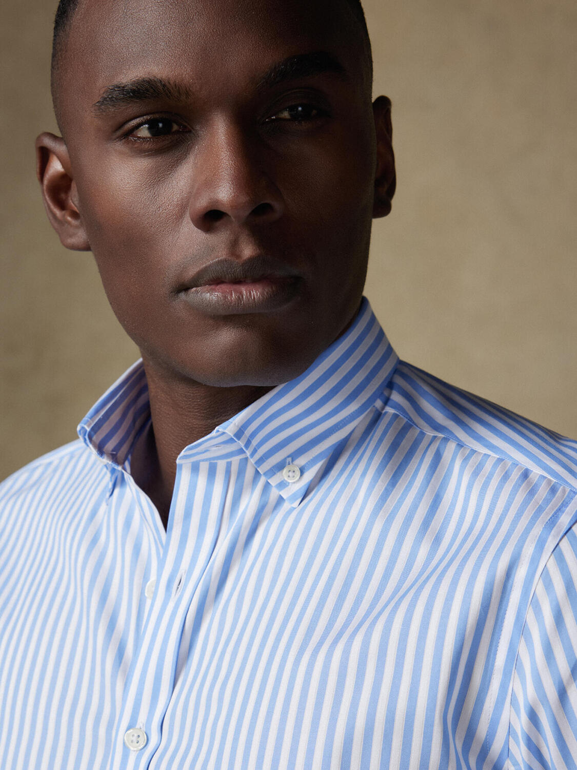 Camisa Chris a rayas cielo - Cuello abotonada