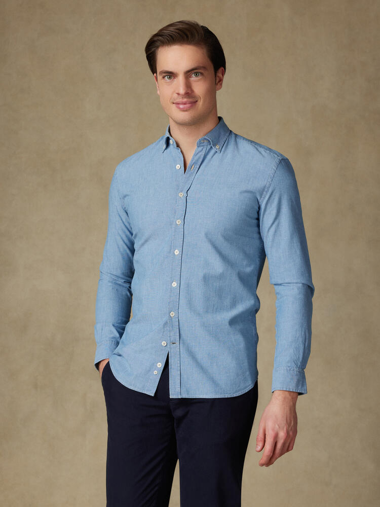 Chemise cintrée en chambray ciel - Col Boutonné