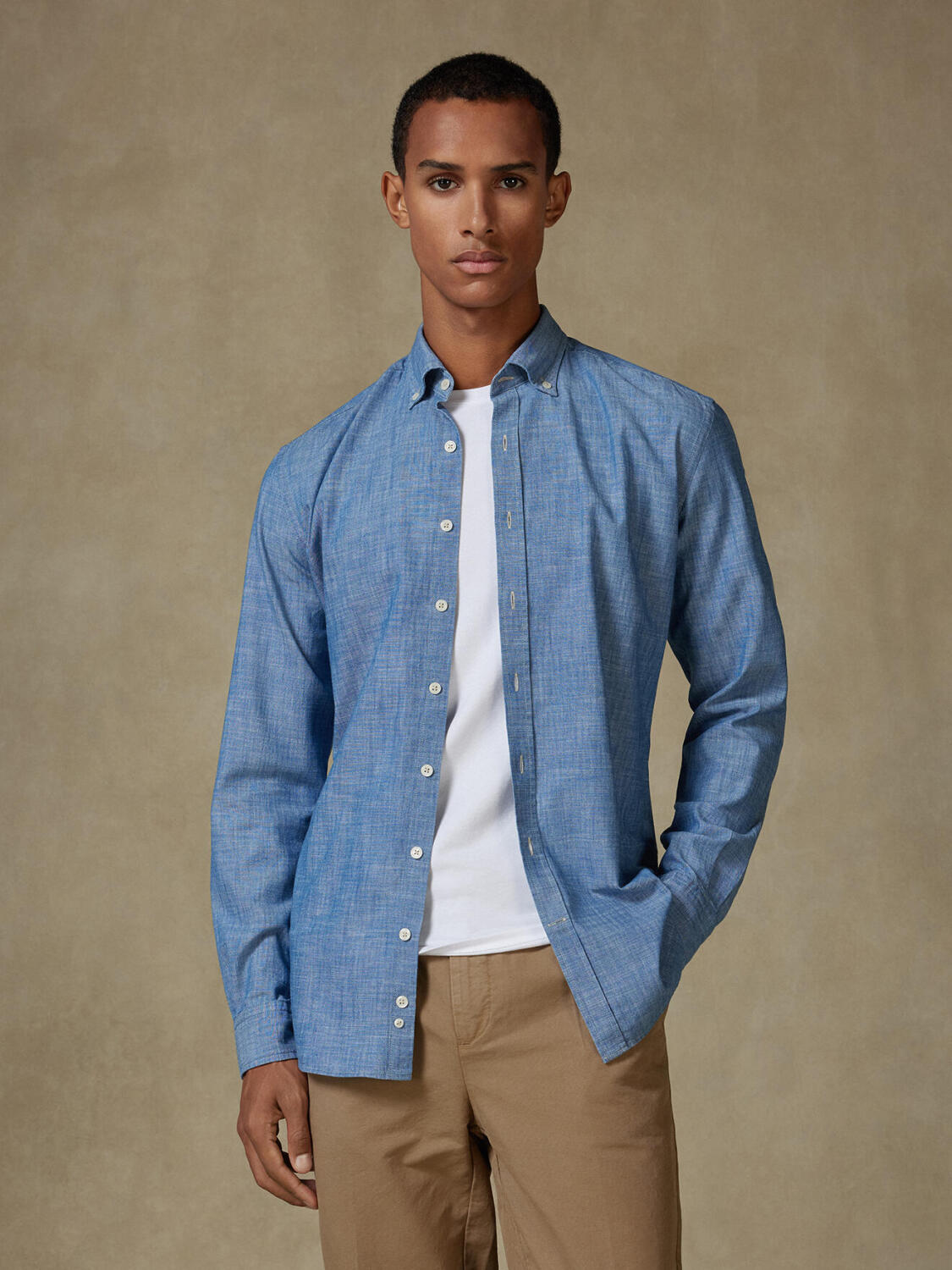 Chemise cintr&eacute;e en chambray ciel - Col boutonn&eacute;