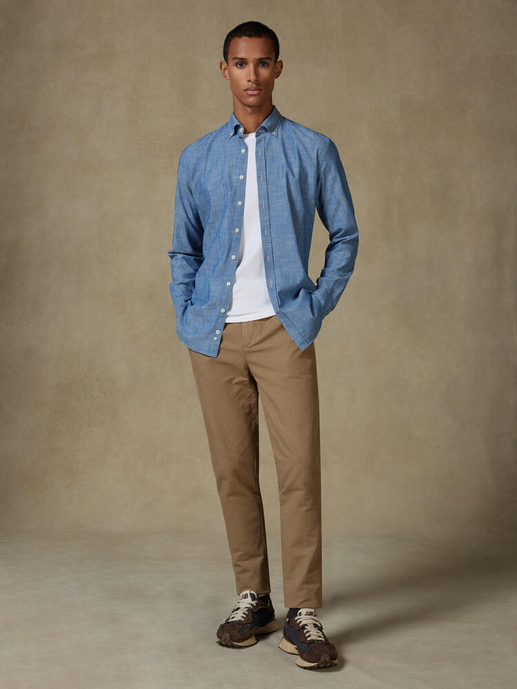 Tailiertes Hemd aus Chambray himmelblau - Button-Down-Kragen