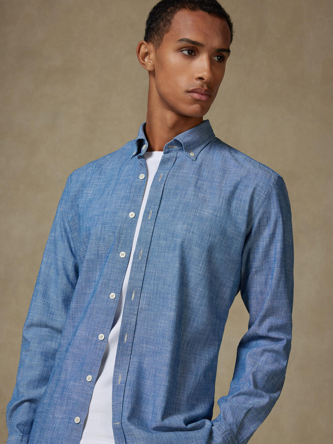 Chemise cintr&eacute;e en chambray ciel - Col boutonn&eacute;