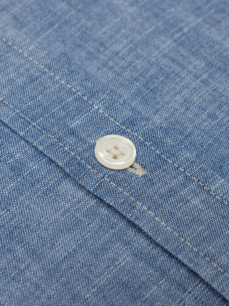 Tailiertes Hemd aus Chambray himmelblau - Button-Down-Kragen