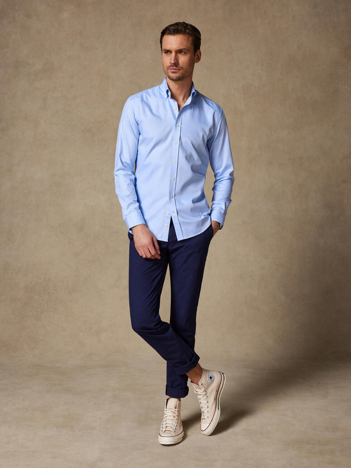 Himmelblaues Fischgrätenmuster  - Button down kragen