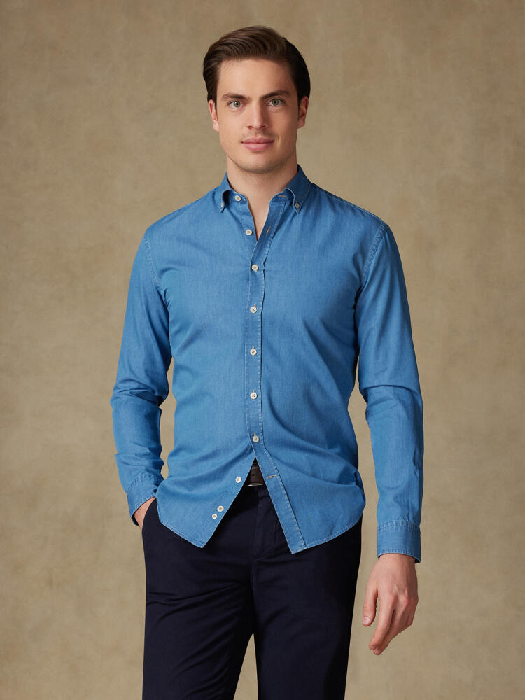 Chemise cintrée en denim ciel- Col Boutonné