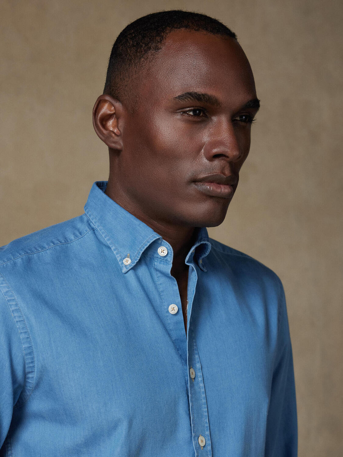 Camicia slim in denim celeste - Colletto button-down