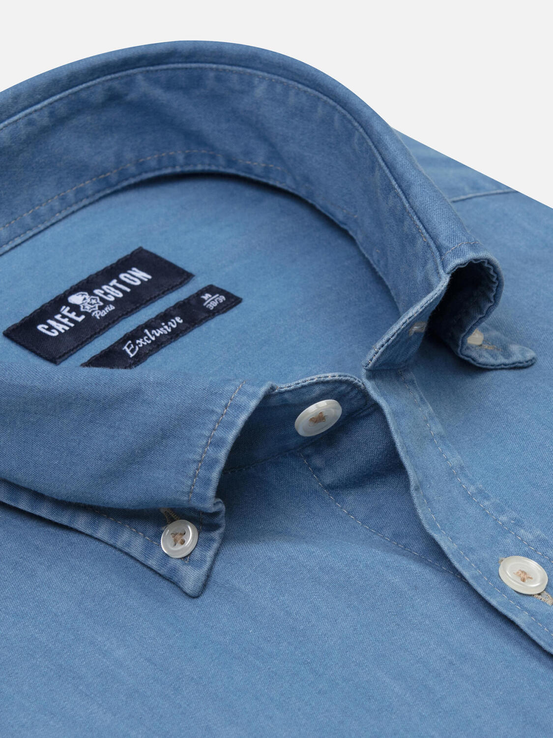 Camicia slim in denim celeste - Colletto button-down