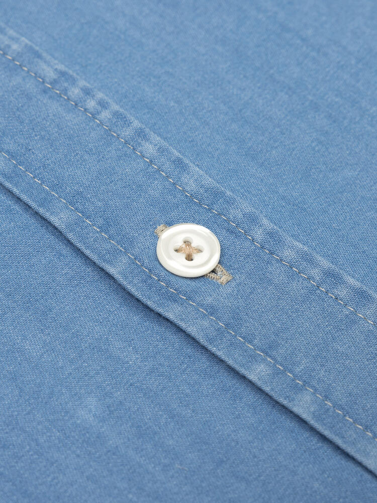 Camicia slim in denim celeste - Colletto button-down