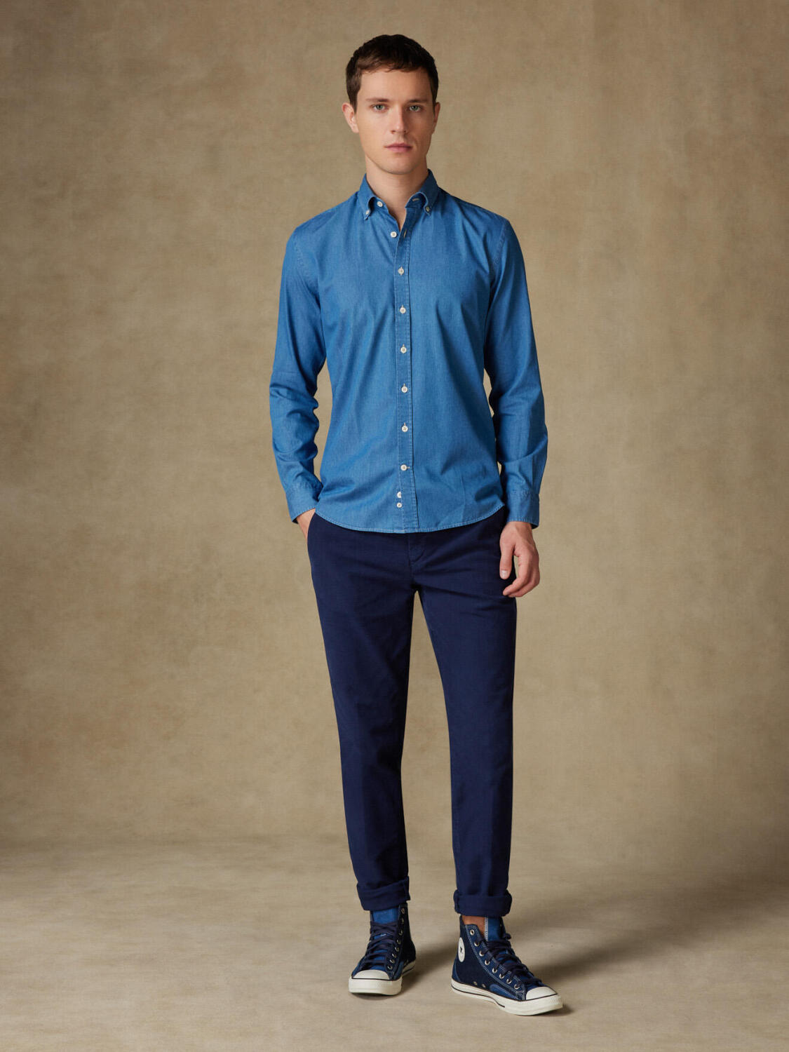 Tailliertes Tailliertes Hemd aus Denim himmelblau - Buttondown Kragen