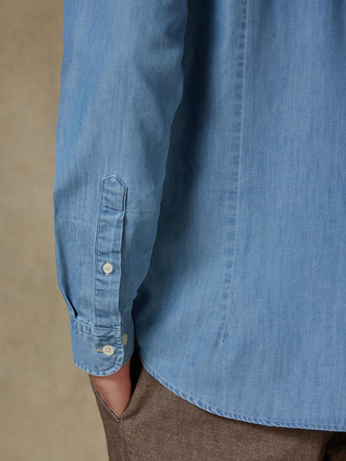 Tailiertes Hemd Haden aus Denim - Button-Down-Kragen