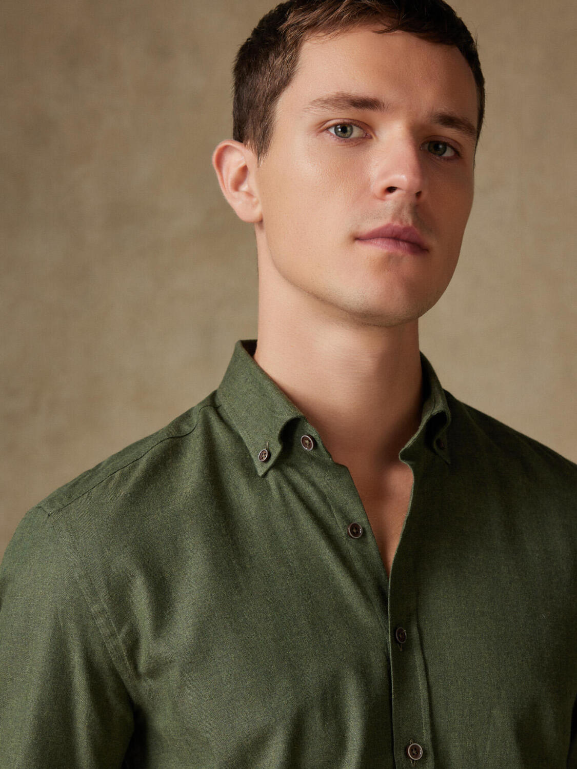 Hall tailliertes Hemd - Button-Down-Kragen